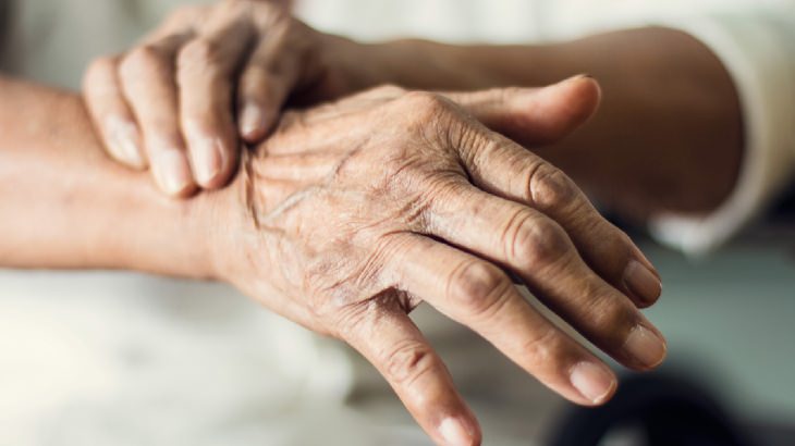 Parkinson Nedir? Parkinson Belirtisi ve Tedavisi Nasıl Olur?